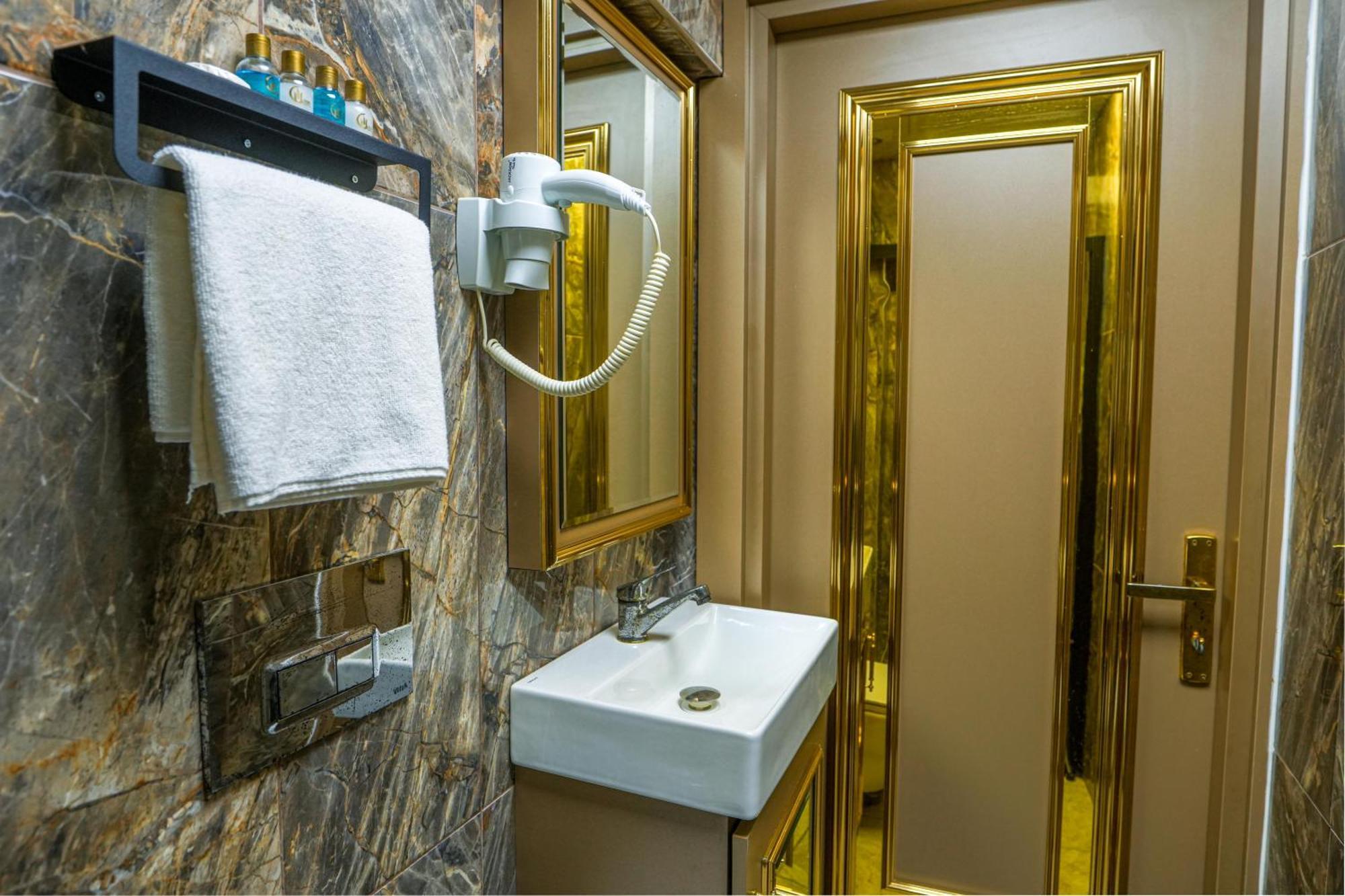 Moonlight Suit Hotel Taksim Istanboel Buitenkant foto
